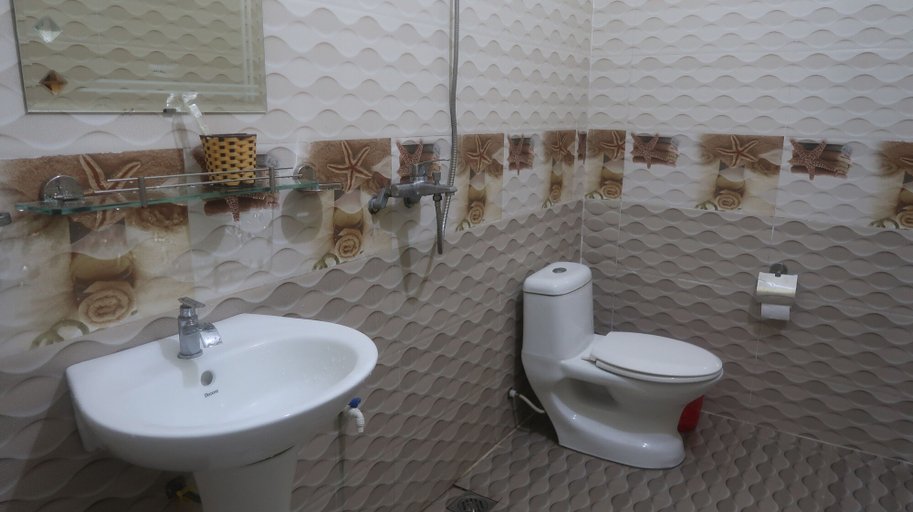 Bathroom 3, Hoan Chau Homestay - Hostel, Bố Trạch