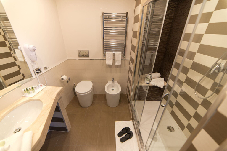 Bathroom 4, Palazzo Sisto, Catania