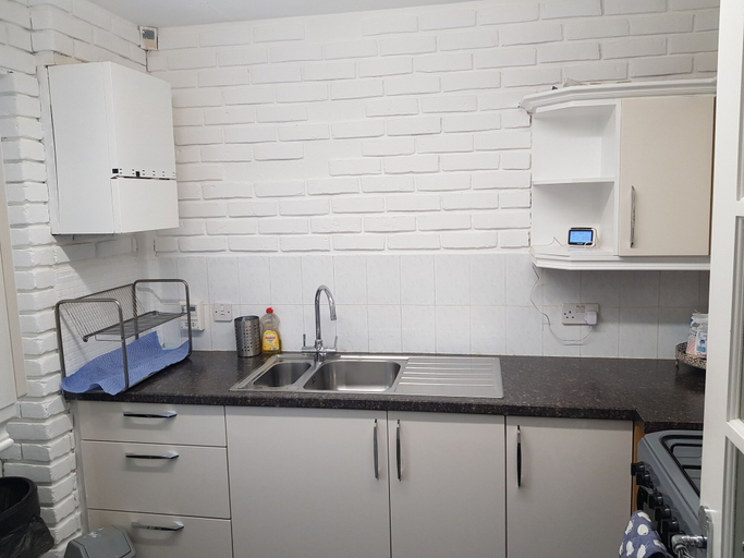 Others 5, 2 Bed House - Sleeps 4 - Pets - Garden - Parking, Bolton