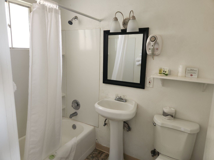 Bathroom 4, The View Motel, Yavapai