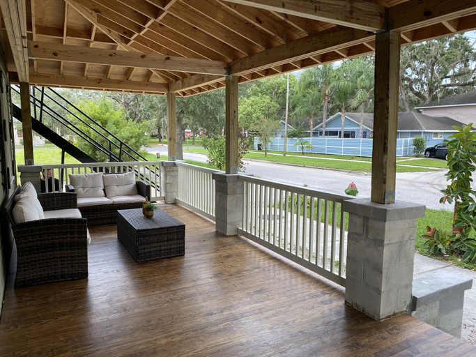Others 5, The Front Porch, Seminole