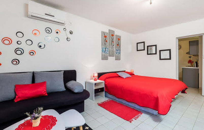Bedroom 3, Stunning 1-bed Apartm. Near the Beach in M. Lošinj, Mali Lošinj
