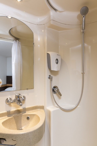 Bathroom 4, Première Classe Roissy - Aéroport Charles De Gaulle, Val-d'Oise