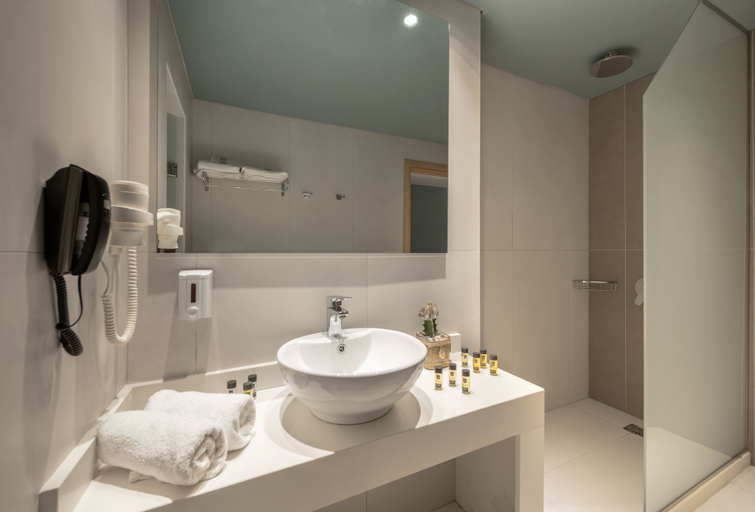 Bathroom 5, Arina Beach Resort - All inclusive, Crete