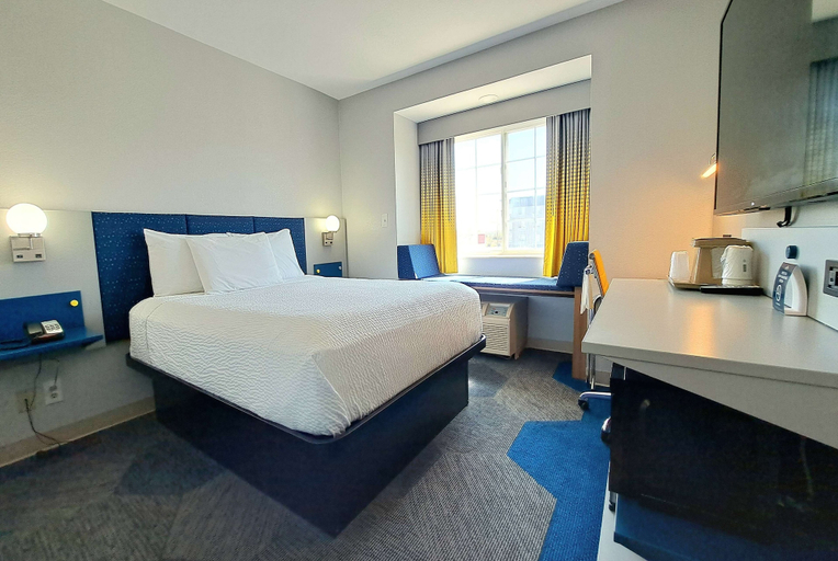 Bedroom 3, Microtel Inn by Wyndham Beckley, Raleigh