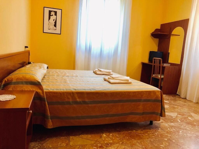 Bedroom 3, Primarosa, Parma