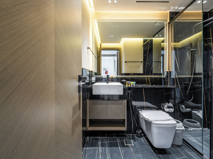 Bathroom 4, Jaw-Dropping Canal Views From This Stylish Condo, Dubai