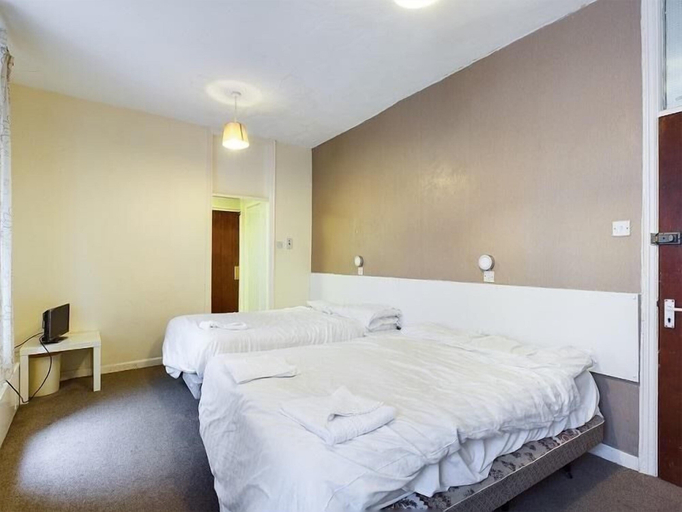 Others 5, Jini Hotel, Blackpool