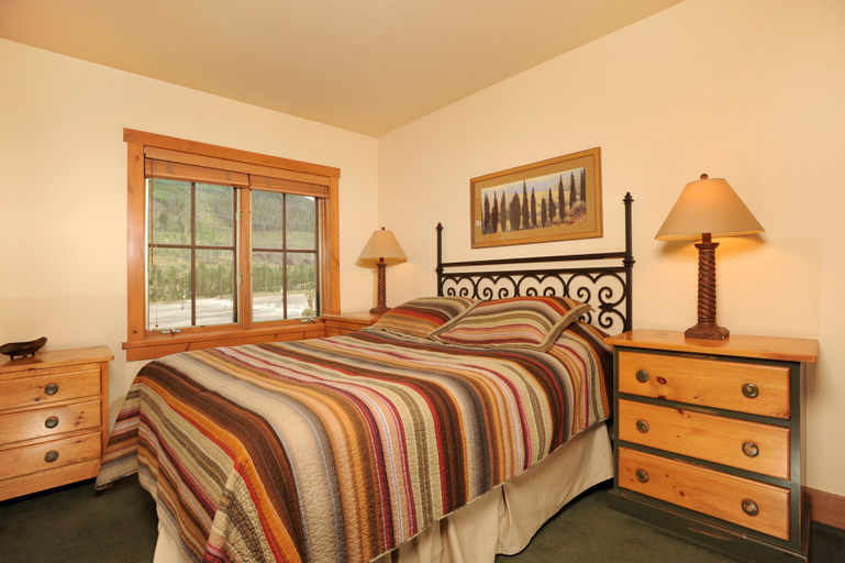Bedroom 2, Expedition Station Condos by Vail Resorts, Summit