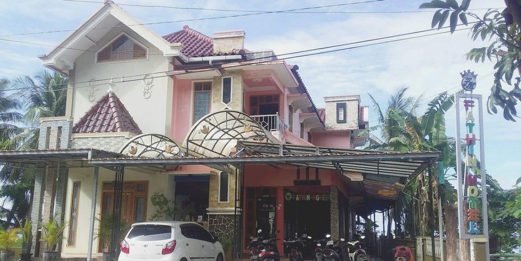 Exterior & Views, OYO Life 93055 Fathin Hotel, Gresik