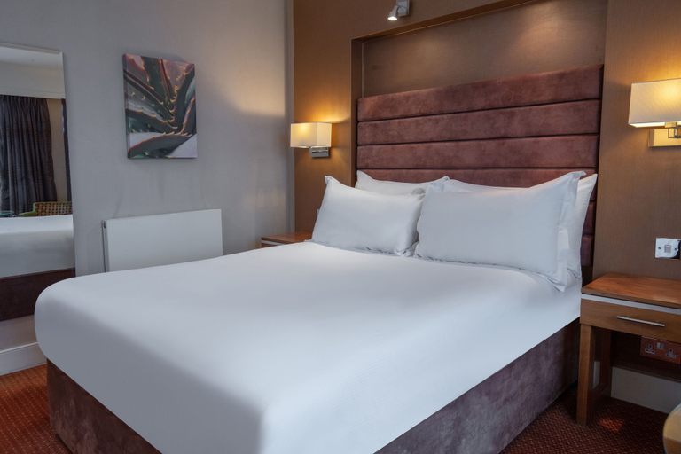 Bedroom 3, Hampshire Court Hotel & Spa, Hampshire