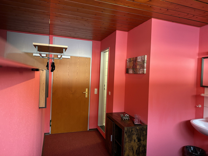 Bathroom 5, Maiers Hotel, Regen