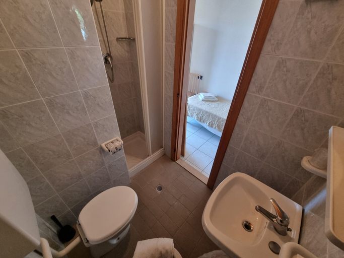 Bathroom 4, Hotel Marina, Rimini
