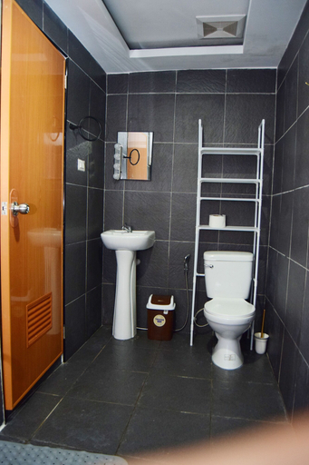 Bathroom 3, A's Place, Valencia
