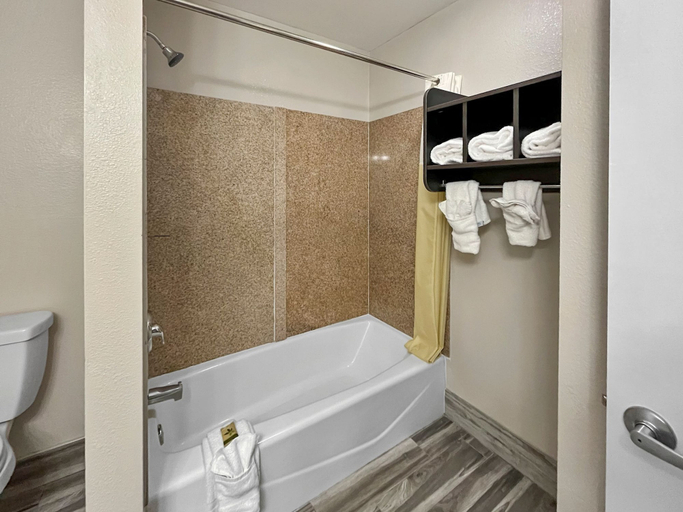 Bathroom 5, Rodeo Lodge, Fresno