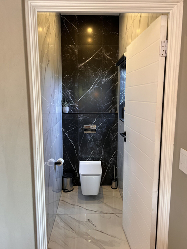 Bathroom 4, Swan Lake Suites, Ekurhuleni