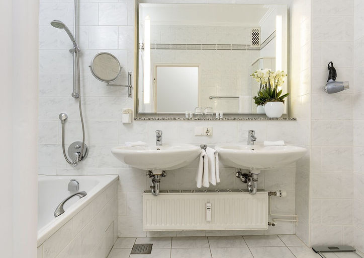 Bathroom 4, Strandhotel Monbijou, Nordfriesland