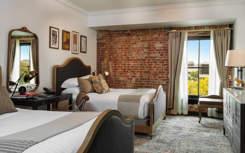Bedroom 2, The Charmant Hotel, La Crosse