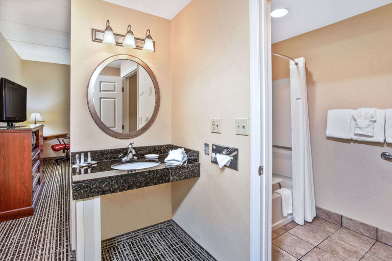 Bathroom 4, Baymont by Wyndham Knoxville/Cedar Bluff, Knox