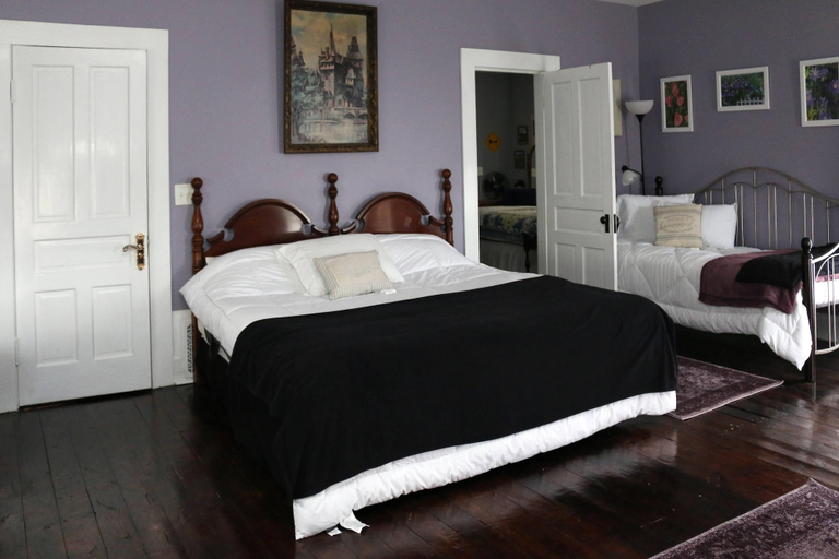 Bedroom 2, LOJ BNB, Mecosta