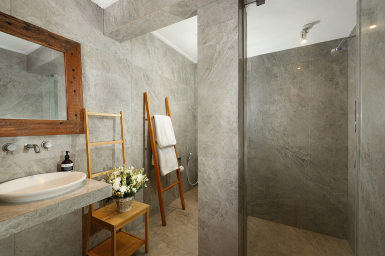 Bathroom 5, Swarna Villa, Badung