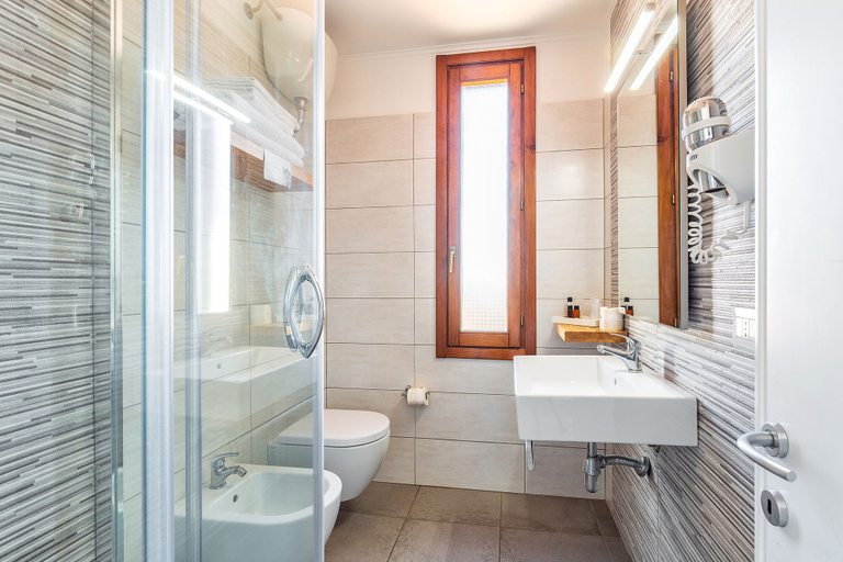 Bathroom 4, Hotel Agugliastra, Ogliastra
