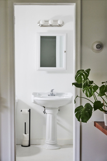 Bathroom, River's Edge, Sullivan