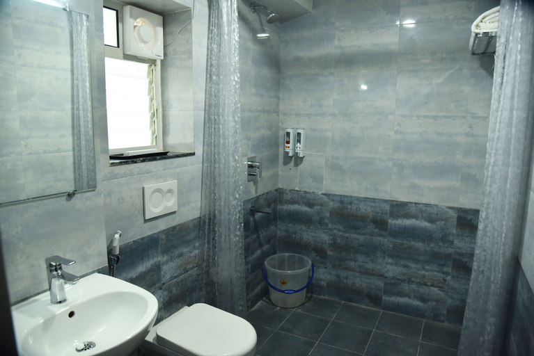 Bathroom 5, The Altruist New Town Hotel, North 24 Parganas