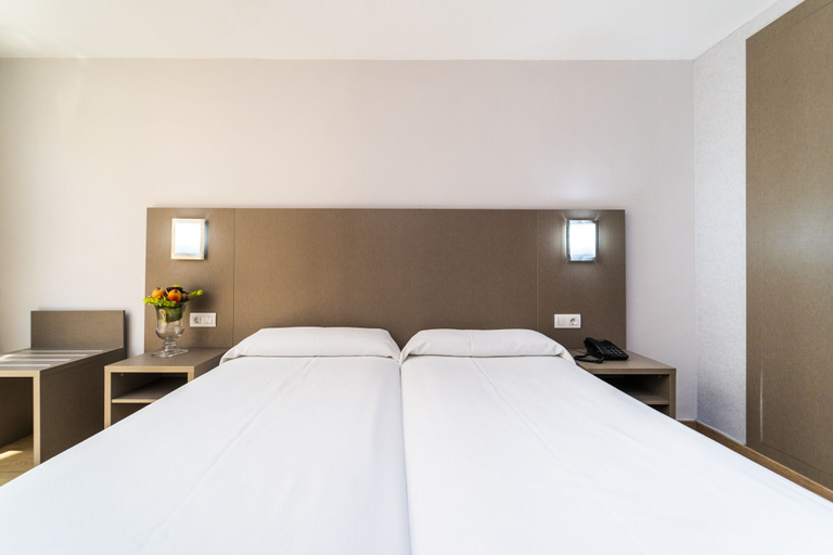 Bedroom 4, Hotel Montesol Benidorm, Alicante