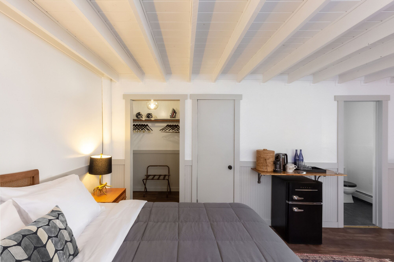 Bedroom 3, the Alander, Columbia