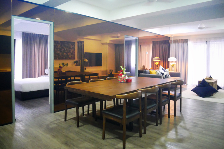 Dining Room 11