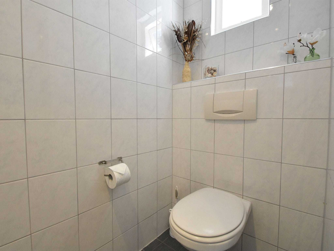 Bathroom, Peaceful Holiday Home With Garden, Schouwen-Duiveland