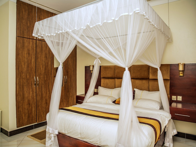 Room 4, 2 Bed - Sleeps 4 - Parking - 20 min to Airport, Entebbe