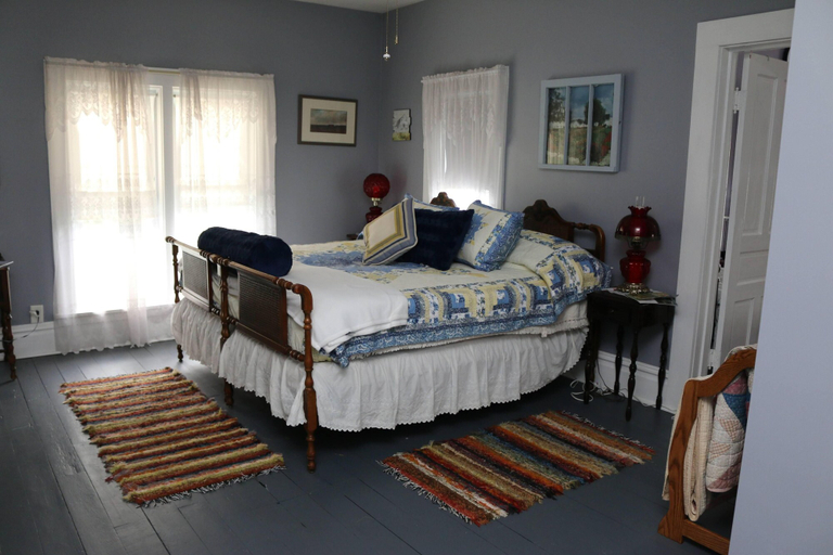 Bedroom 2, LOJ BNB, Mecosta