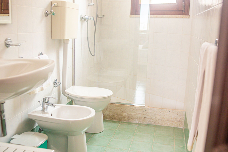 Bathroom 3, hotel al paradise, Trapani