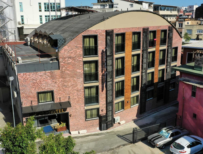 Exterior & Views