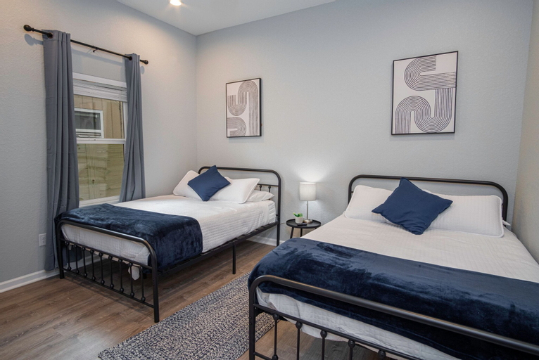 Bedroom 2, Your Dream Stay 4br/2ba Near Downtown & Riverwalk, Bexar