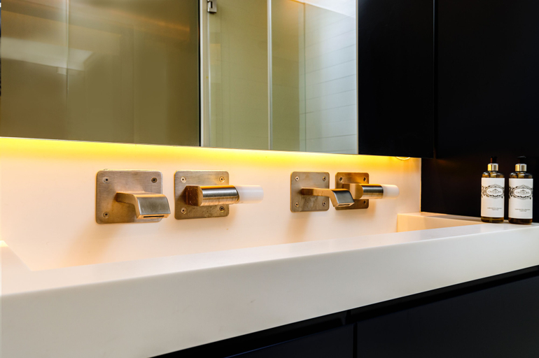 Bathroom, Náutico Deluxe Apartment by APT IIN Cascais Center, Cascais