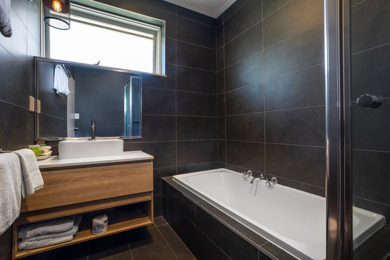 Bathroom 4, The Mulgrave Motel, Melbourne