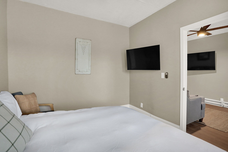 Bedroom 3, The village, Marion