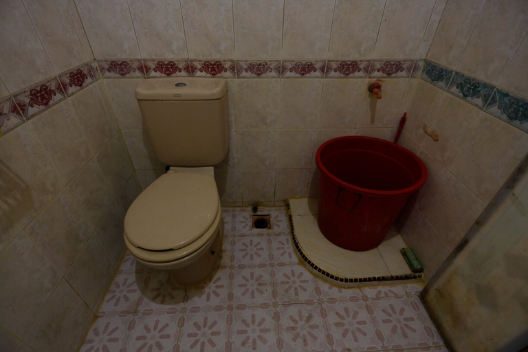 Bathroom 3, Hotel O Backpaker Seraya, Batam