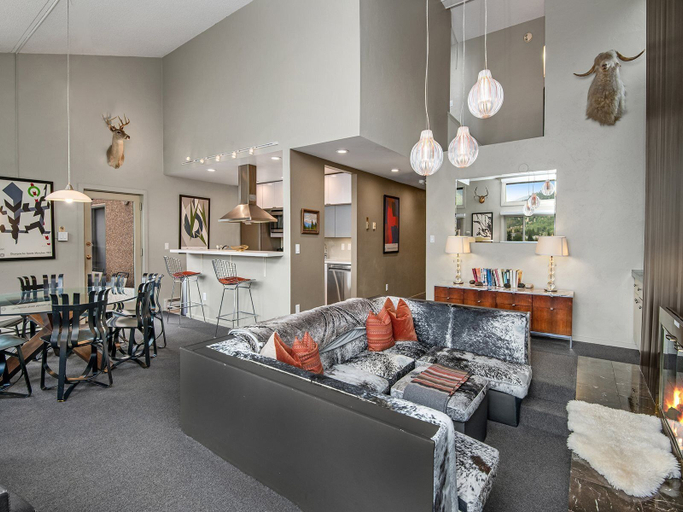 Food & Drinks, Vantage Point Condo 601, Eagle