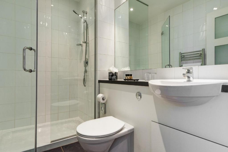 Bathroom 5, Berjaya Eden Park London Hotel, London