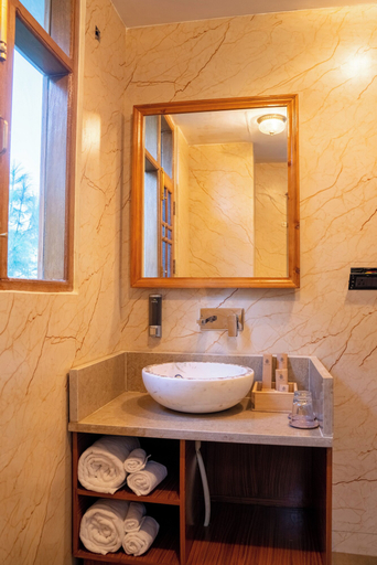 Bathroom 4, Chillaru Resort, Solan