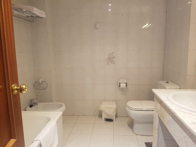 Bathroom 5, Hotel Arcea Villaviciosa, Asturias