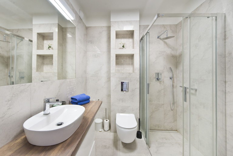 Bathroom 4, Angielska Grobla by Q4 Apartments, Gdańsk City