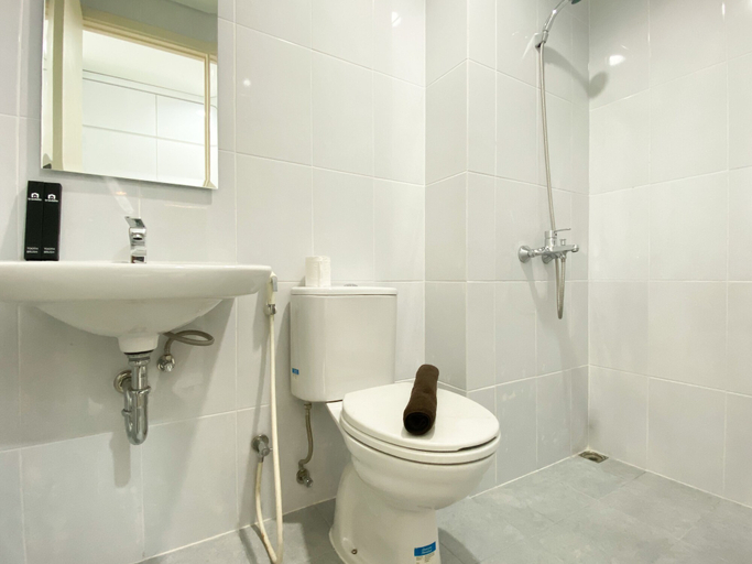Bathroom 2, Simply Look Studio Room At Patraland Urbano Apartment, Bekasi