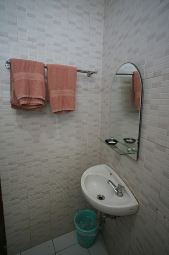 Bathroom 5, Hotel Puri Pangalengan, Bandung