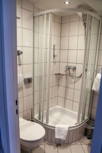 Bathroom 5, Hotel Alpha, Stuttgart