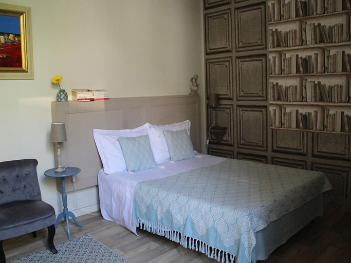 Bedroom 5, Une Chambre en Ville, Charente-Maritime